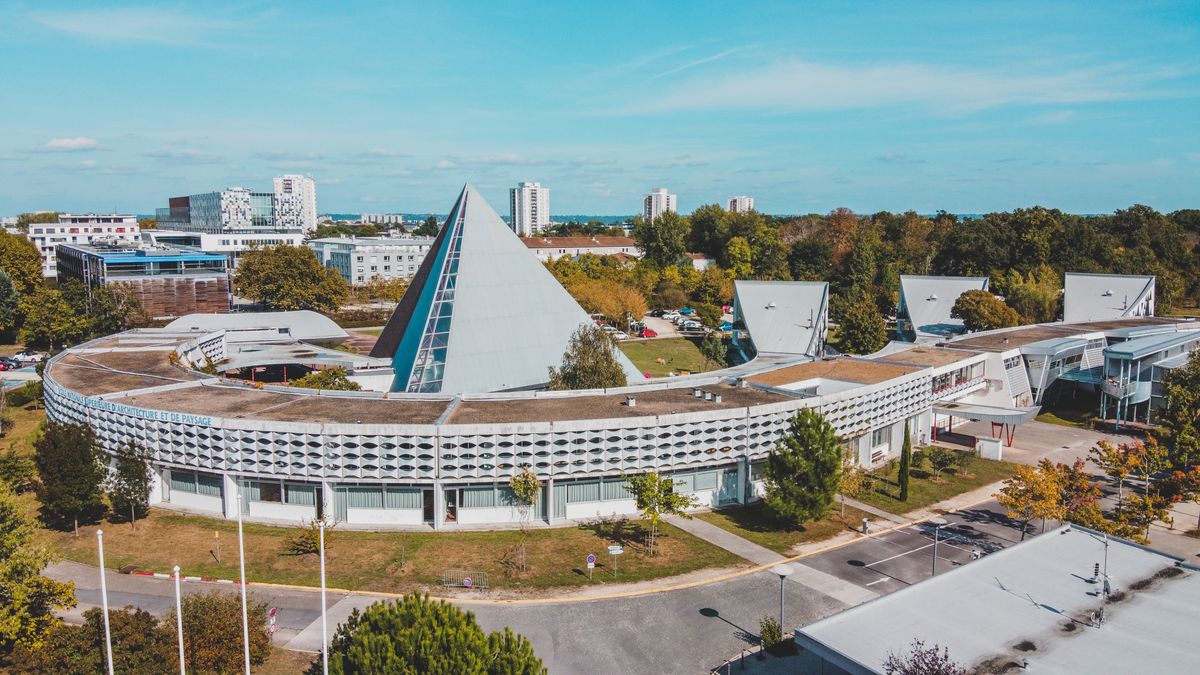 Referência de obra comercial no segmento educação